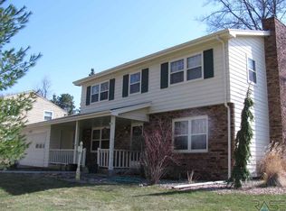 2704 S Elmwood Ave, Sioux Falls, SD 57105