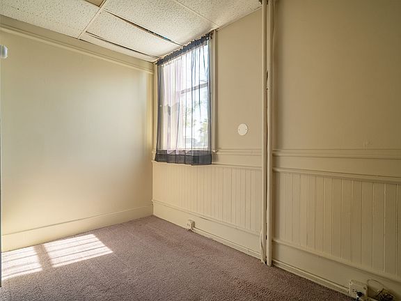 5th image of 453 Penora St