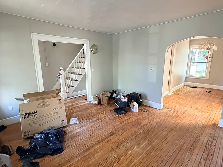 202 Hallock Ave — Photo 1