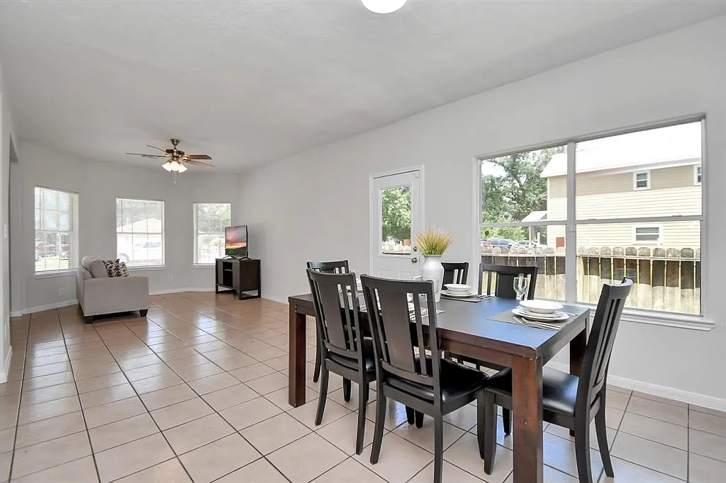 4 bed, 3.5 bath, 1567 sqft, $1,750 — Photo 3