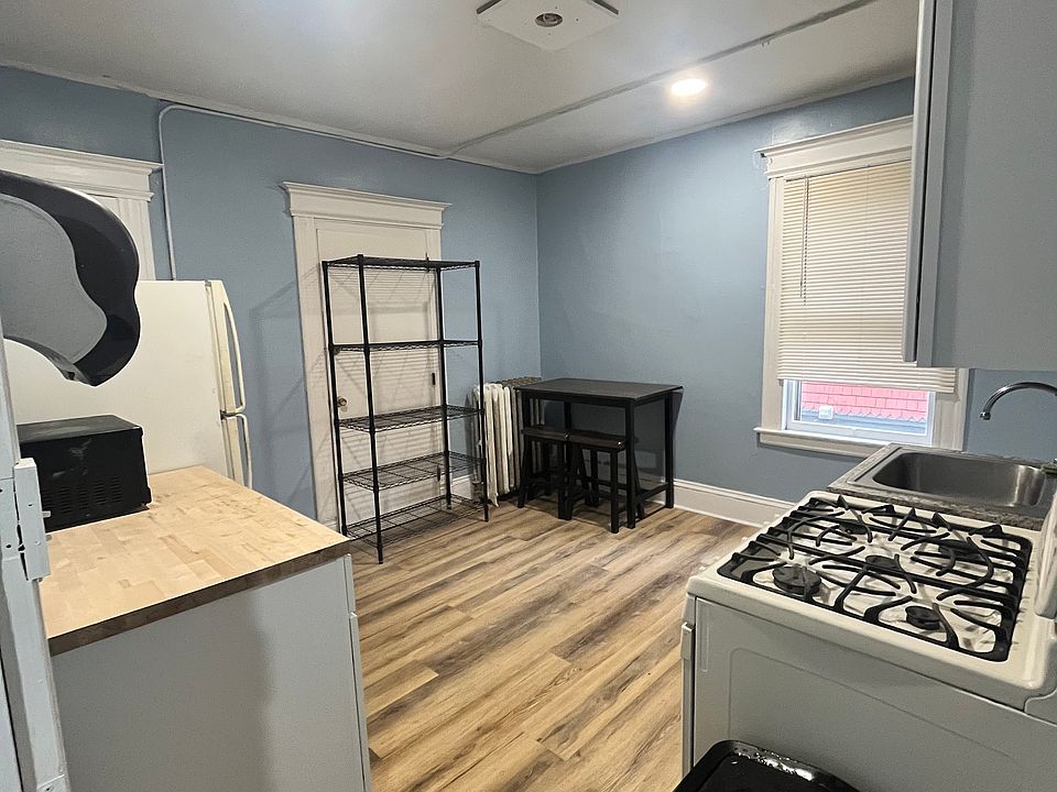 2nd image of 240 Sargeant St #7
