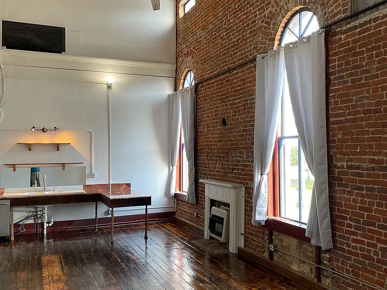 301 N Main St #5 — Photo 3