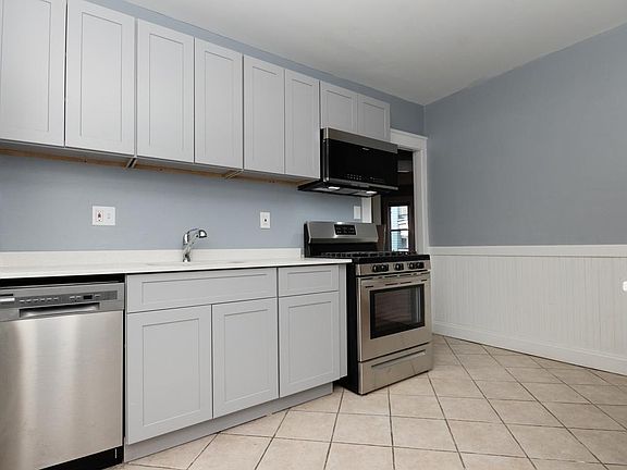 2nd image of 41 King St #1