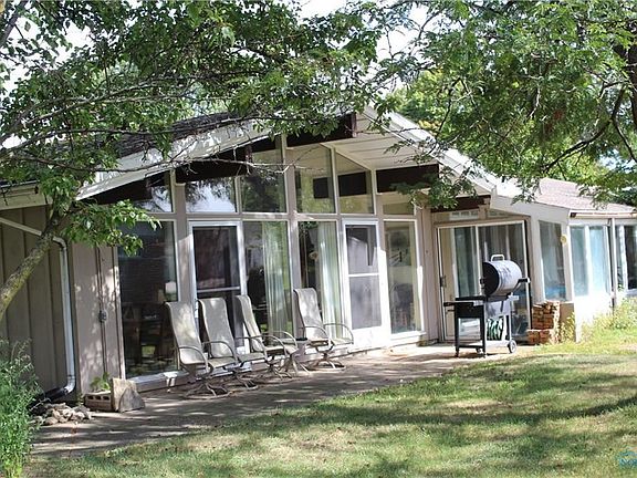 2nd image of 8 Park Ln