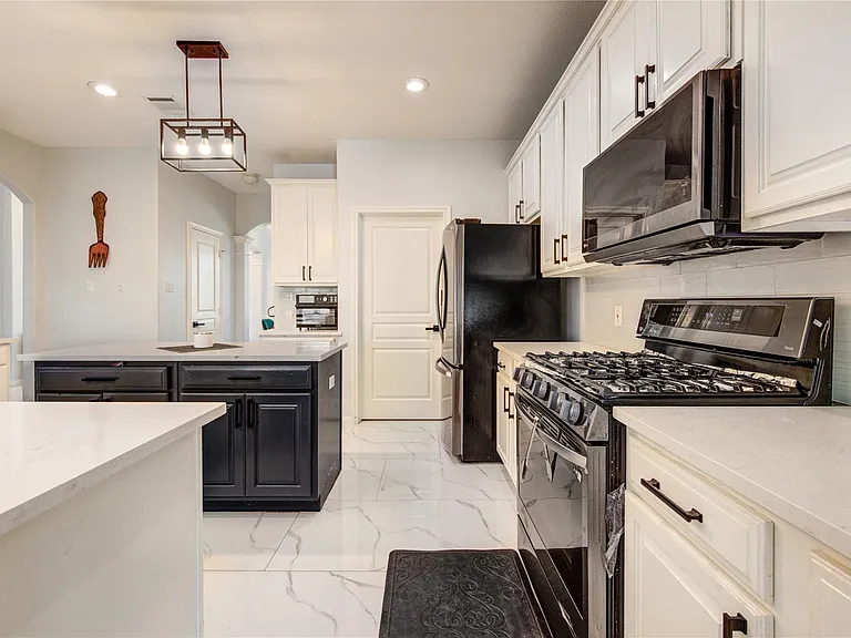 14311 Tasmania Ct — Photo 27