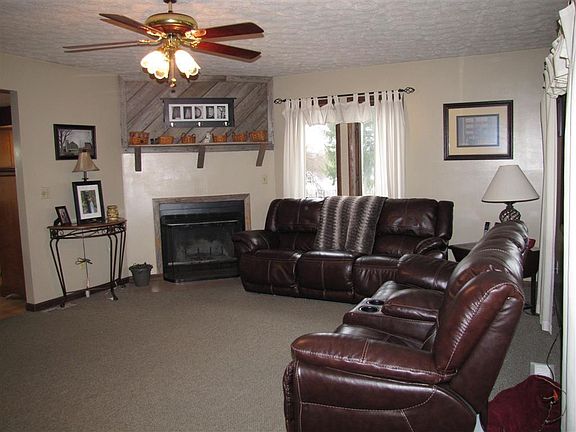 4th image of 4096 Park St
