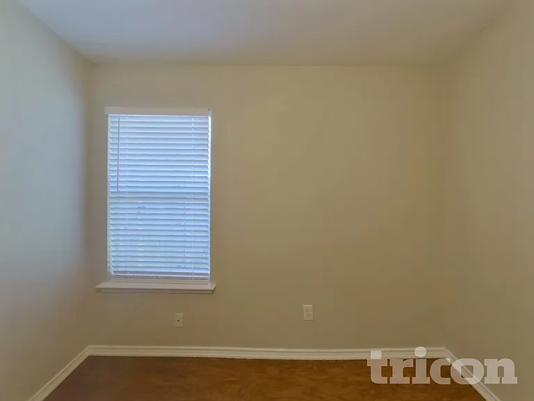 2116 Charmion Ln — Photo 11