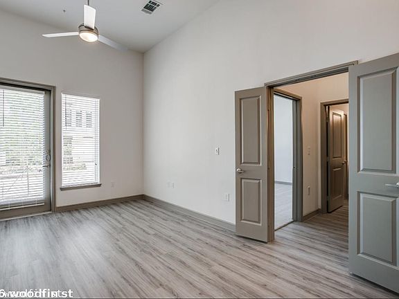 5th image of 4026 Woodfin St #1025