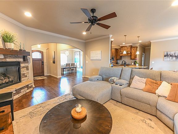 5th image of 5824 W Persimmon St