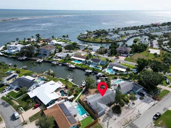4540 Beach Dr SE, Saint Petersburg, FL 33705