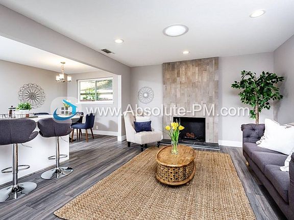 2nd image of 2330 Catalina Dr