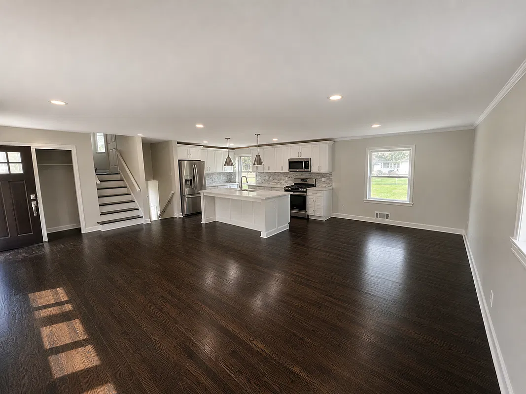 3 bed, 3.5 bath, 1700 sqft, $3,000 — Photo 3
