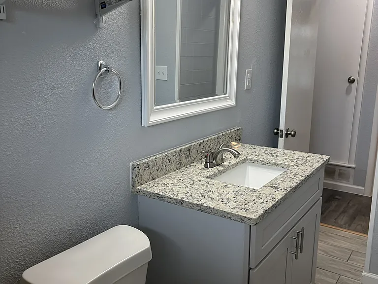 729 Cranbrook Ln — Photo 4