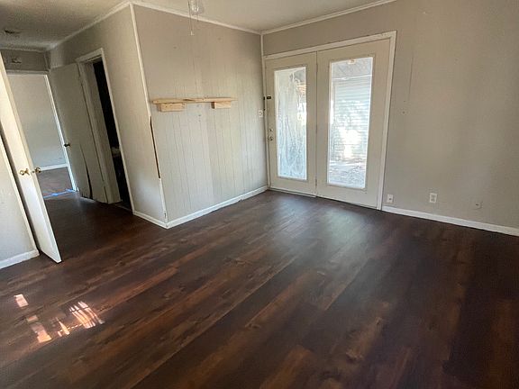 4th image of 206 E Temple St