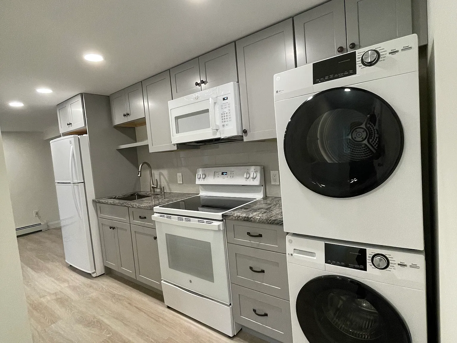 1 bed, 550 sqft, $2,100 — Photo 3