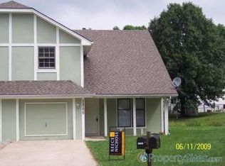 1300 Laurel St, Kearney, MO 64060
