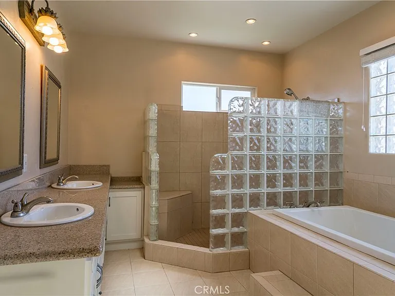 529 S Bandini St — Photo 5