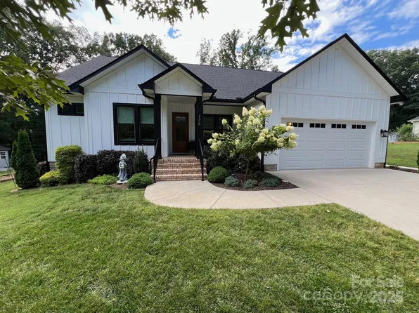 126 Redbud Ln, Troutman, NC 28166