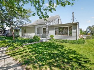 1115 W 10th St, Cedar Falls, IA 50613