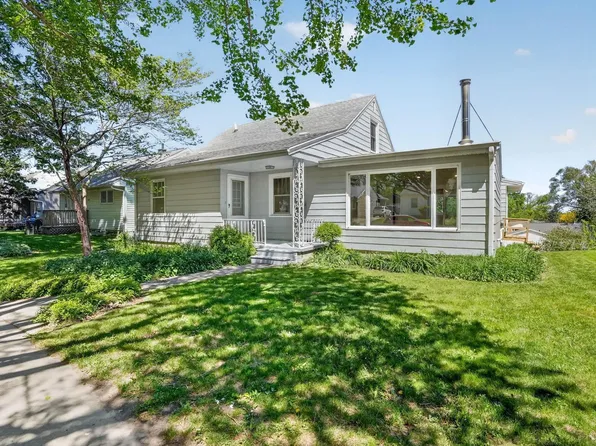 1115 W 10th St, Cedar Falls, IA 50613