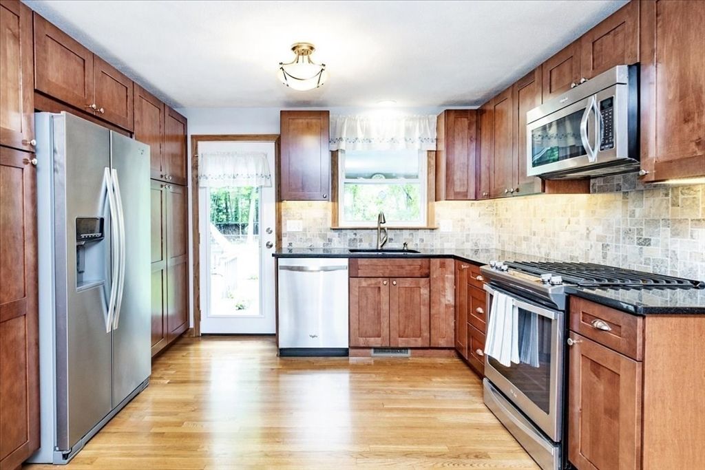 Apartment in Townsend, Middlesex - More
