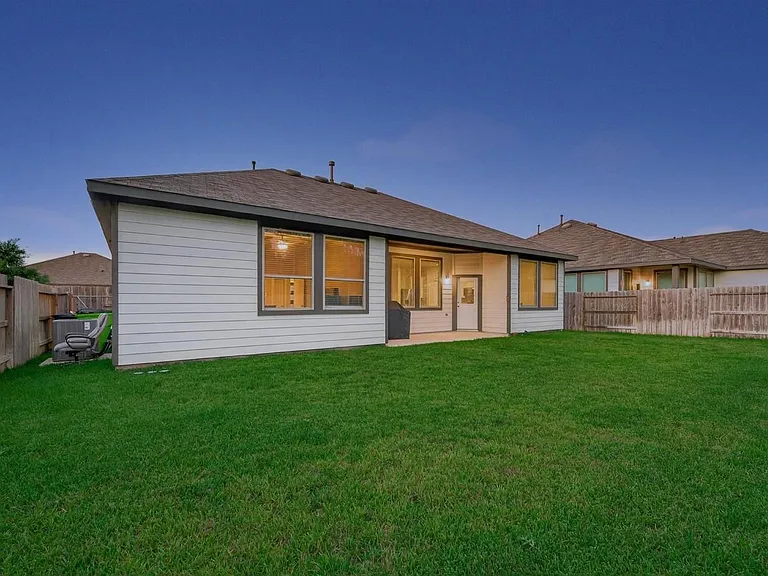 2134 Bluegrass Ln — Photo 16