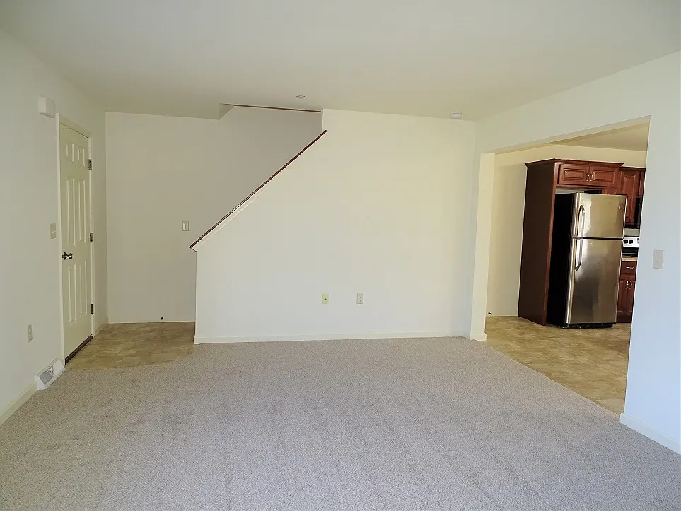 3 bed, 1.5 bath, 1440 sqft, $1,695 — Photo 2