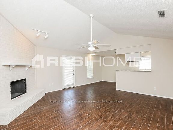 3rd image of 1124 N Knowles Dr