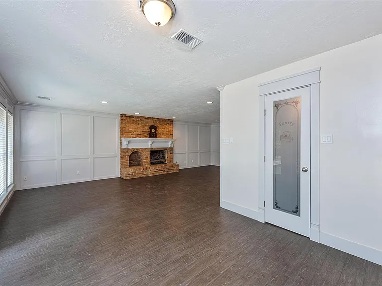 2824 S Logrun Cir — Photo 6