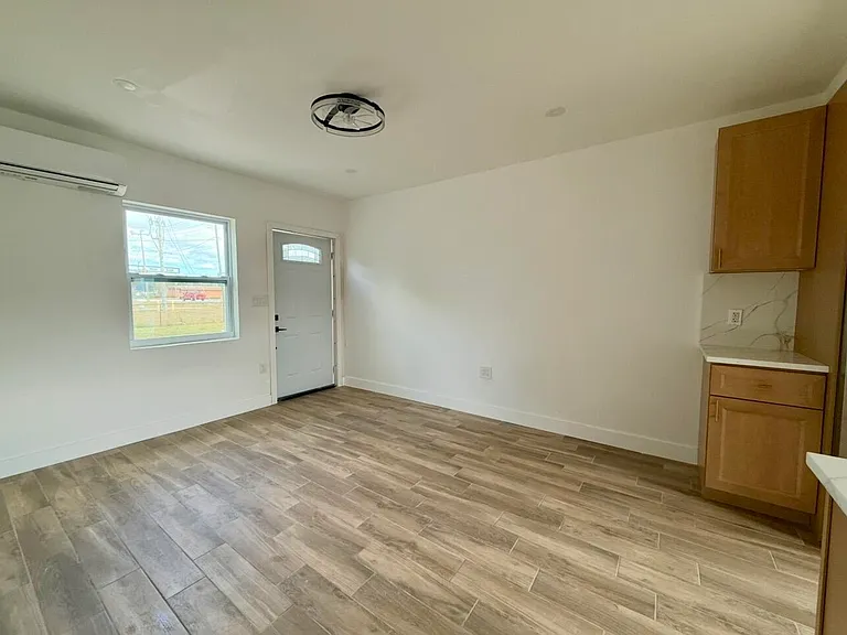 26 SW 10th Ave — Photo 8