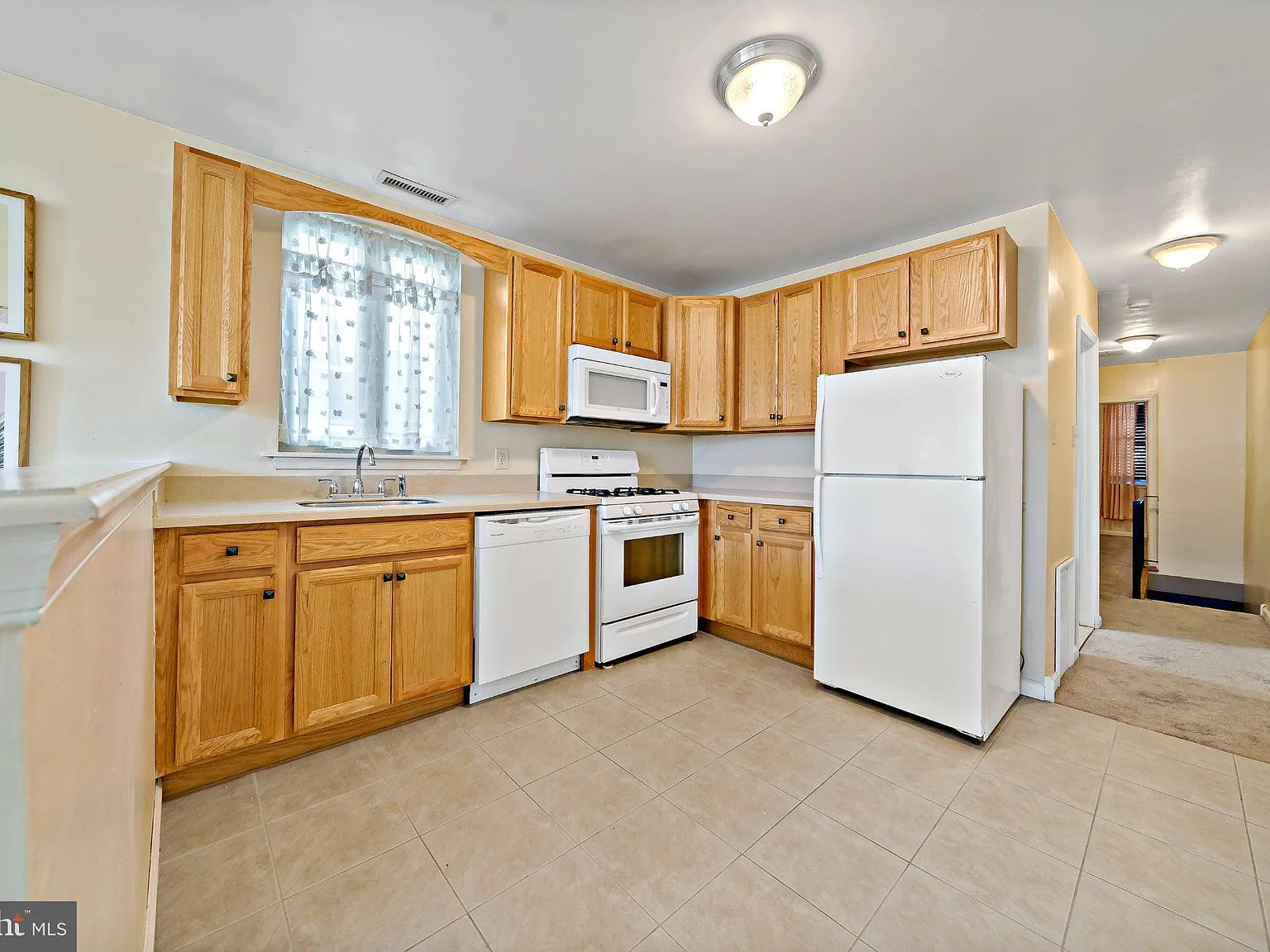 1 bed, 1.0 bath, 711 sqft, $1,400 — Photo 1