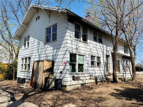 887 S Lt Col Leroy Pond Ave, Fayetteville, AR 72701