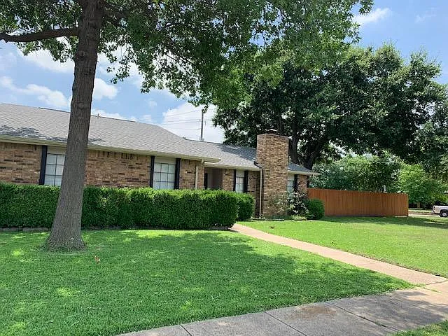 View from street - 201 Park Meadow Way