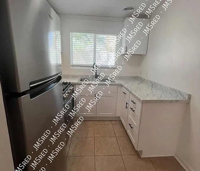 1433 S Kenneth Pl #8 — Photo 4