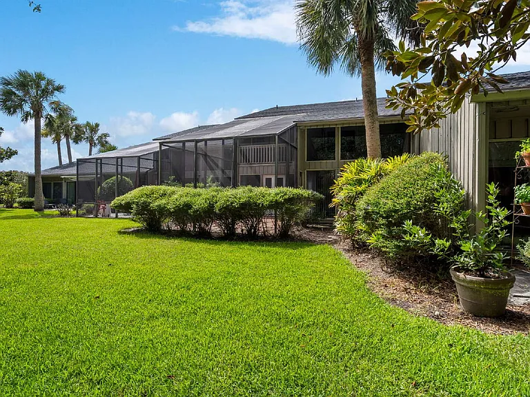 9787 Sawgrass Dr E — Photo 19