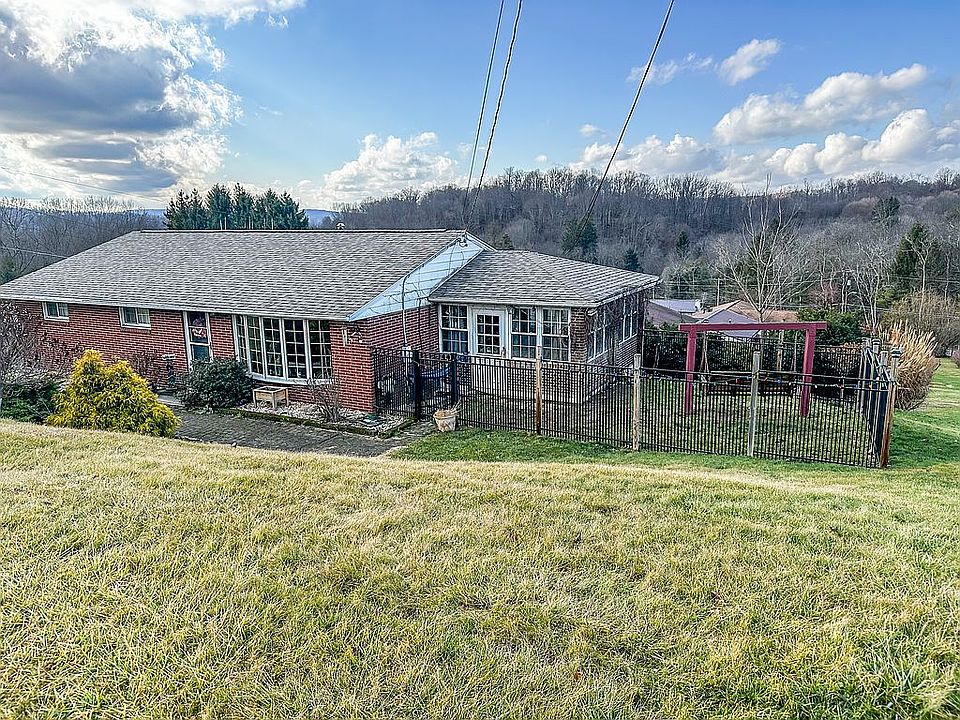 428 Bella Vista Dr, Johnstown, PA 15904 | Zillow