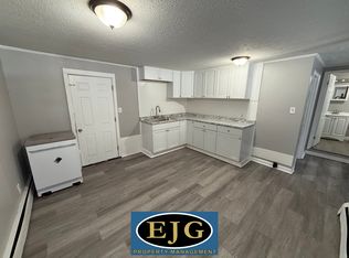 158 S Main St #1, Newton, NH 03858