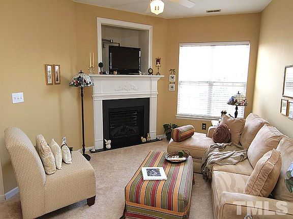 4th image of 610 Village Lake Dr
