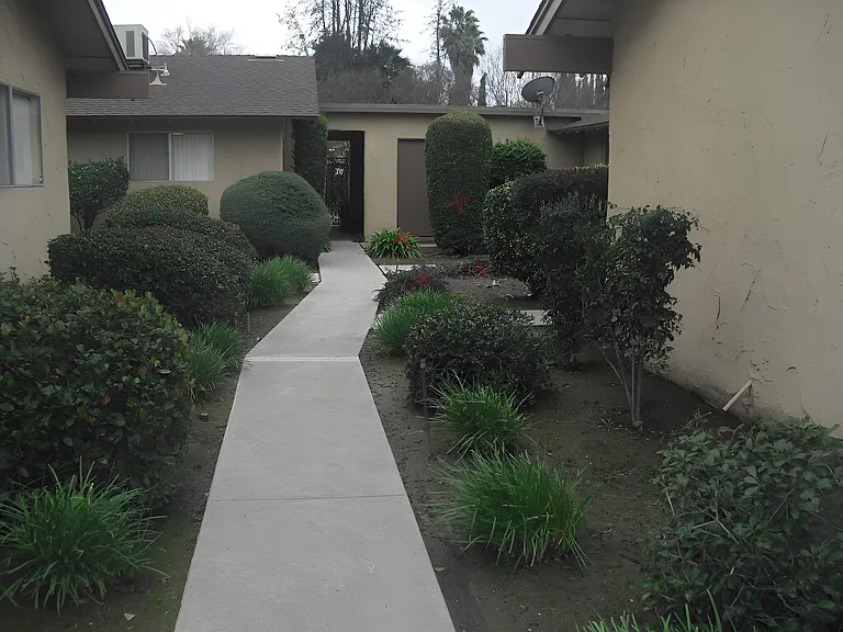 642 & 666 W Barstow Ave — Photo 9
