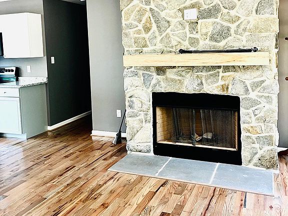 5th image of 75 Marian Ln
