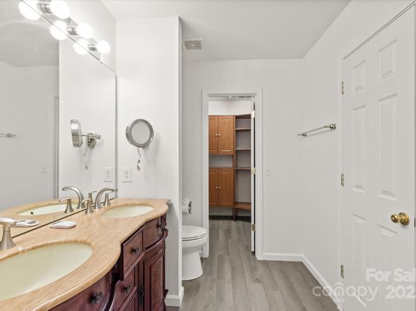 charlotte-north-carolina-65011711 picture