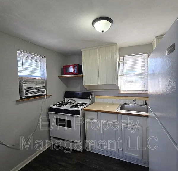 938 N Broadway Ave #1 — Photo 3