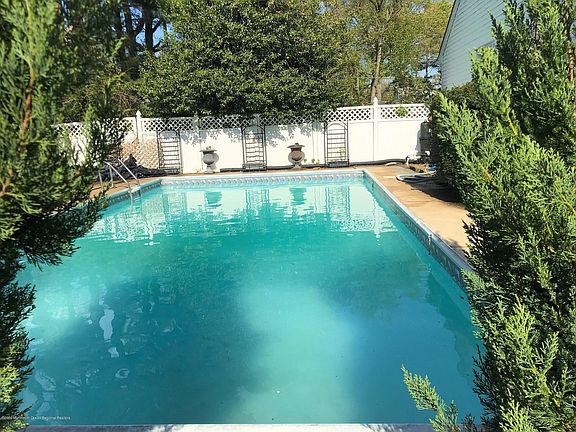 3rd image of 102 Nedshire Dr