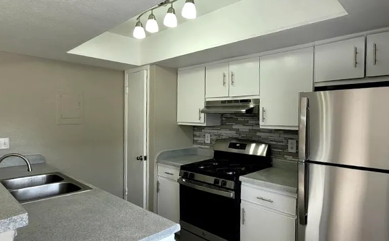 The Citadel Apartments — Photo 11