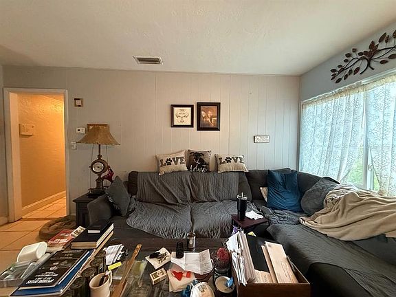 5th image of 1032 NE 20th Ave