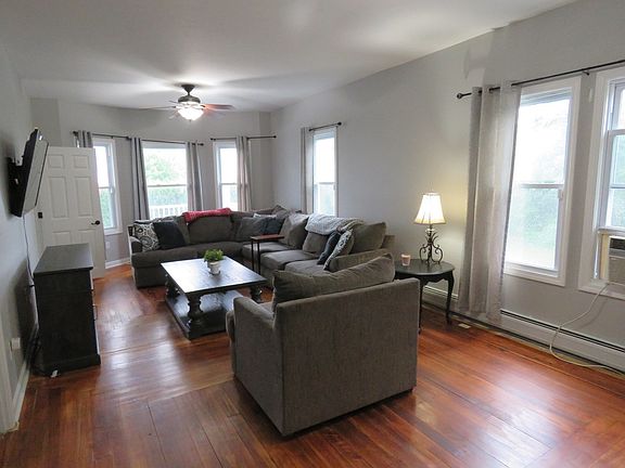 4th image of 26 Edward St