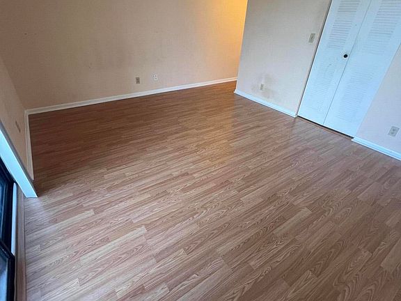 4th image of 960 NW 45th St