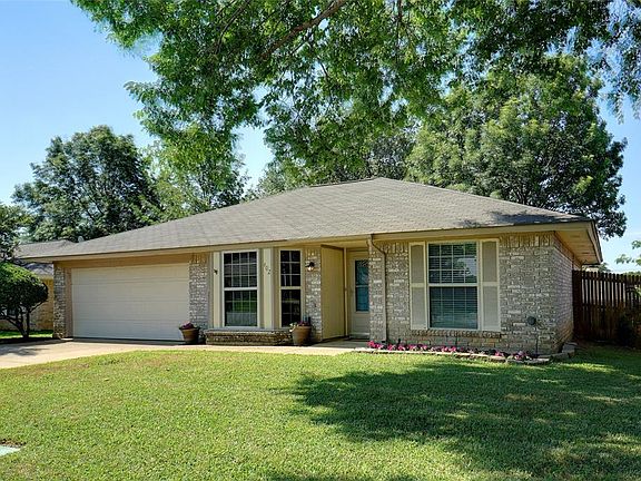 2nd image of 402 Catalpa Ln