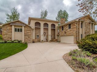 1032 Oak Terrace Dr, North Mankato, MN 56003