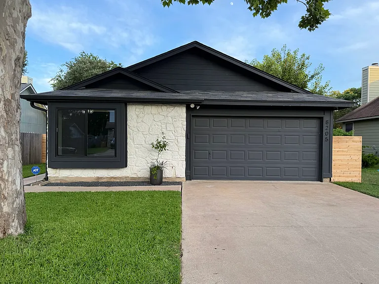 8205 Cattle Dr — Photo 3